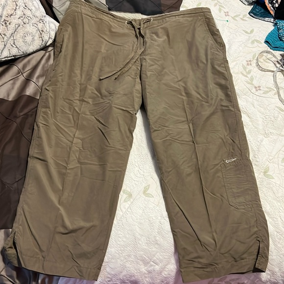 Columbia Pants - Columbia light weight Bermuda shorts